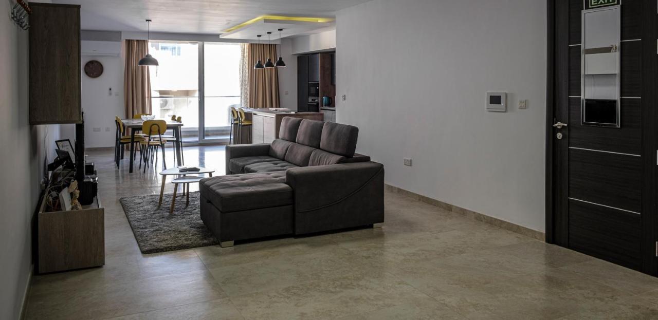 Modern 3 Bedroom Apartment In Luqa Exterior photo