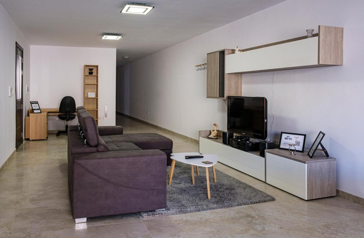 Modern 3 Bedroom Apartment In Luqa Exterior photo