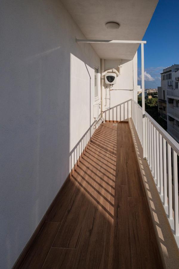 Modern 3 Bedroom Apartment In Luqa Exterior photo